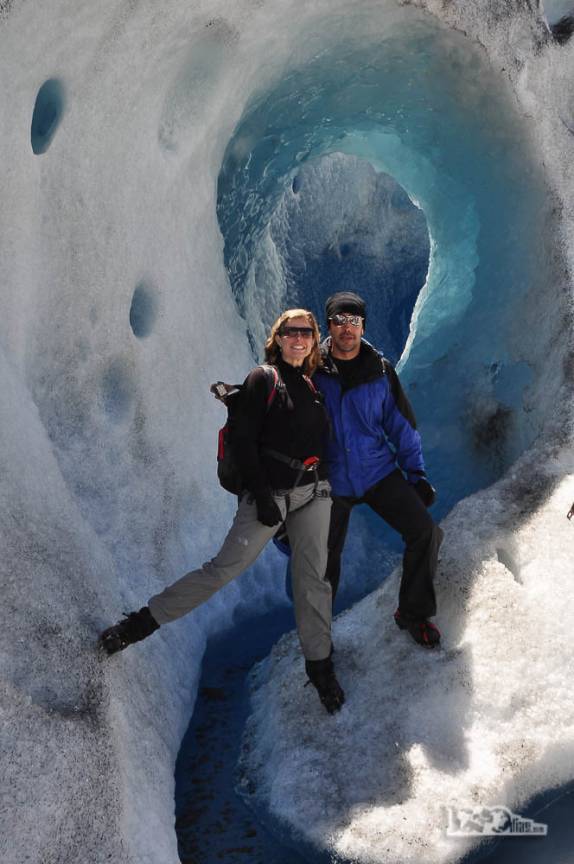 A entrada de uma caverna de gelo no glaciar Viedma, no Parque Nacional Los Glaciares, região de El Chaltén, no sul da Argentina